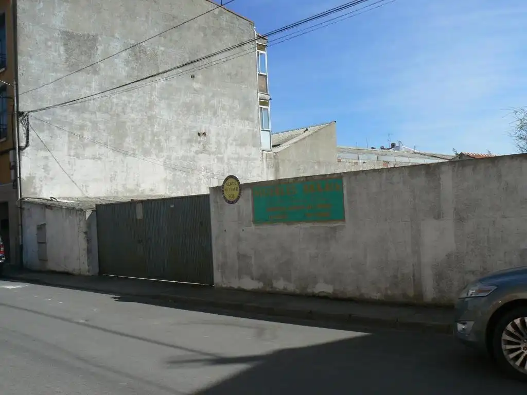 Nau industrial en venda a Calle BRASIL 8
