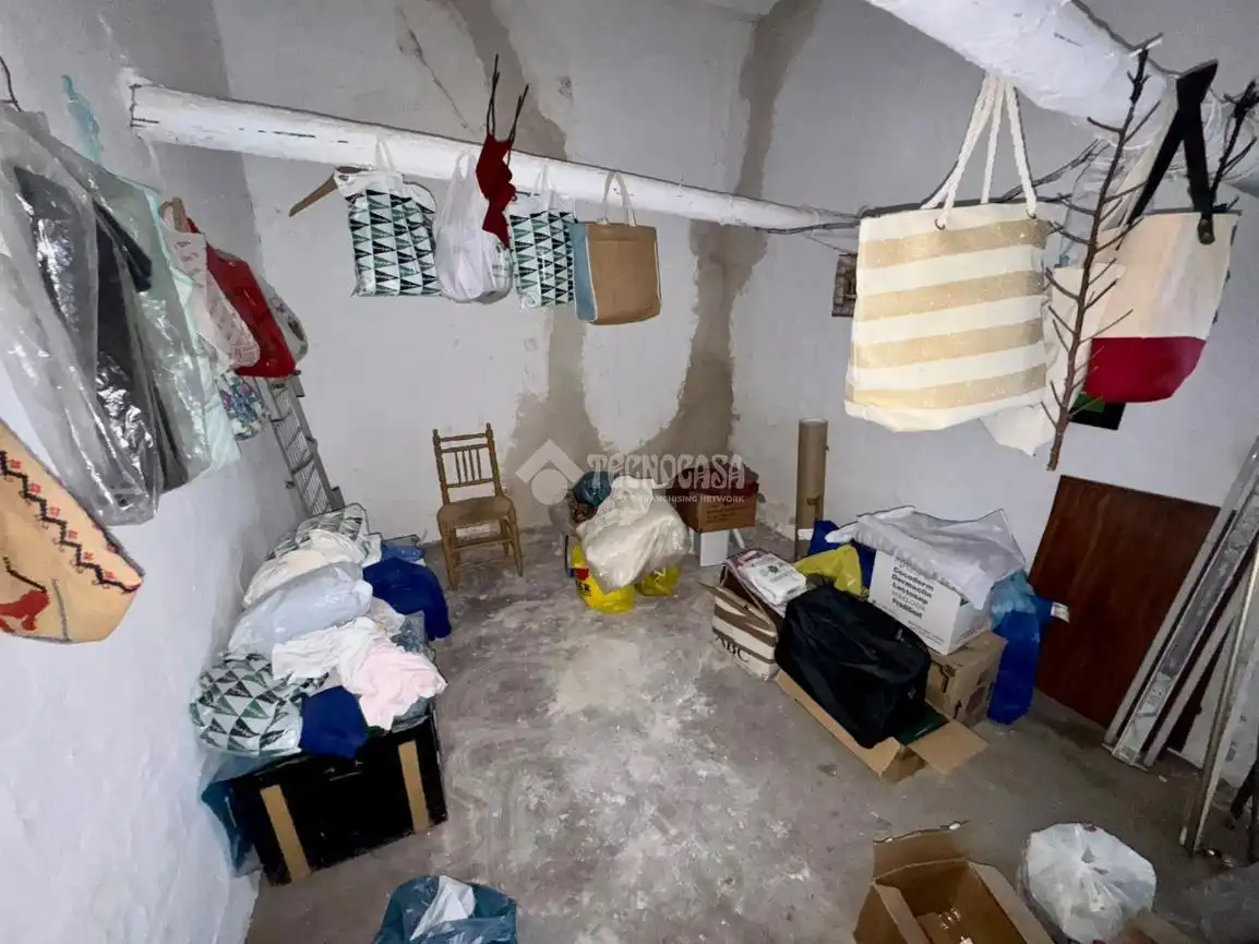 Casa aparellada amb terrassa en venda a C. Carmen, imagen 12