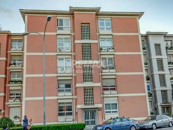 Vista exterior de Piso en venta en Vigo  con Calefacción