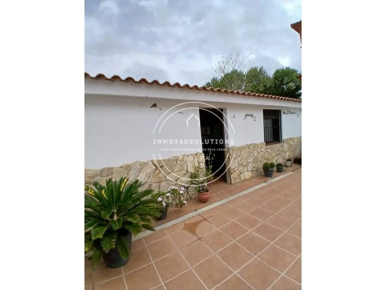 Vista exterior de Casa o xalet en venda en Tarifa amb Aire condicionat, Jardí privat i Terrassa