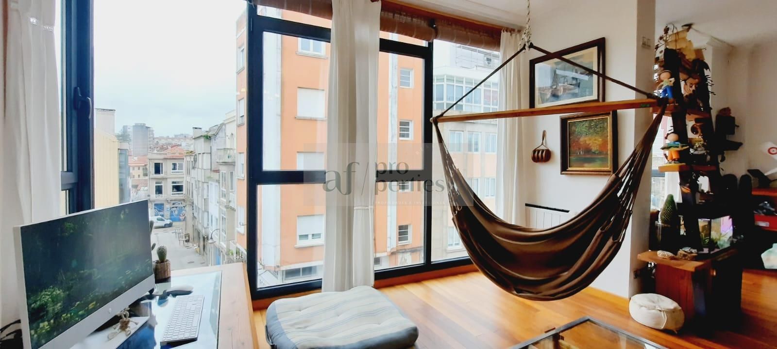 Dormitori de Pis en venda en Vigo  amb Calefacció i Parquet