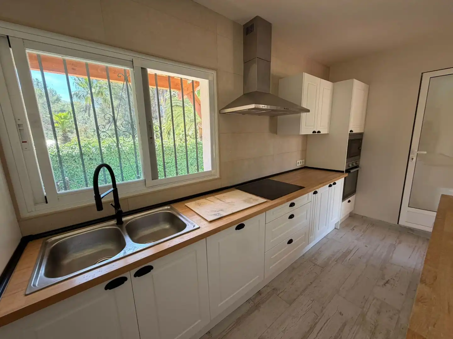 Cocina de Casa o chalet de alquiler en L'Alfàs del Pi con Aire acondicionado, Jardín privado y Piscina