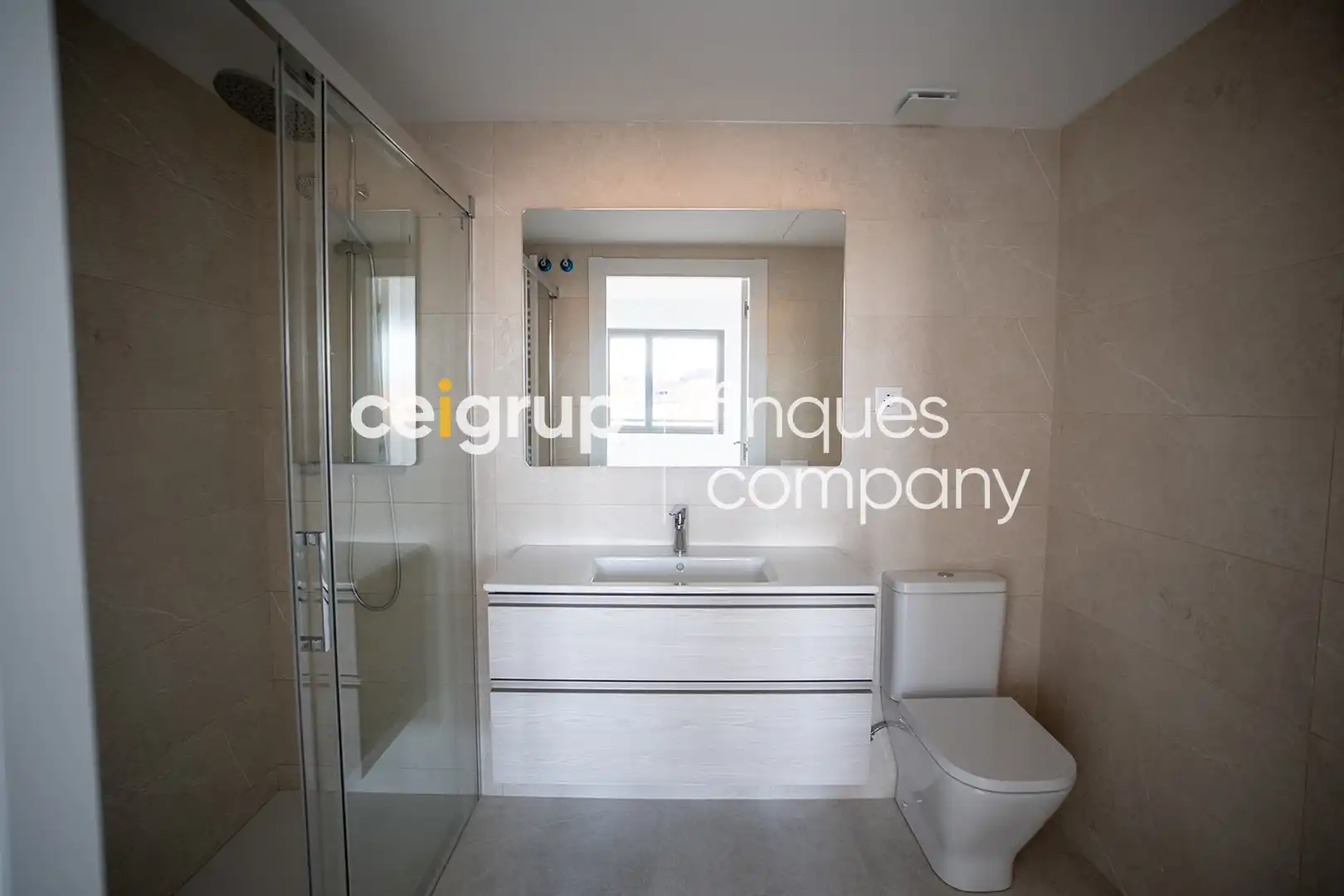Baño de Dúplex en venta en Girona con Calefacción, Terraza y Piscina
