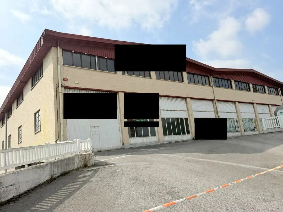 Vista exterior de Nave industrial de alquiler en Lemoa