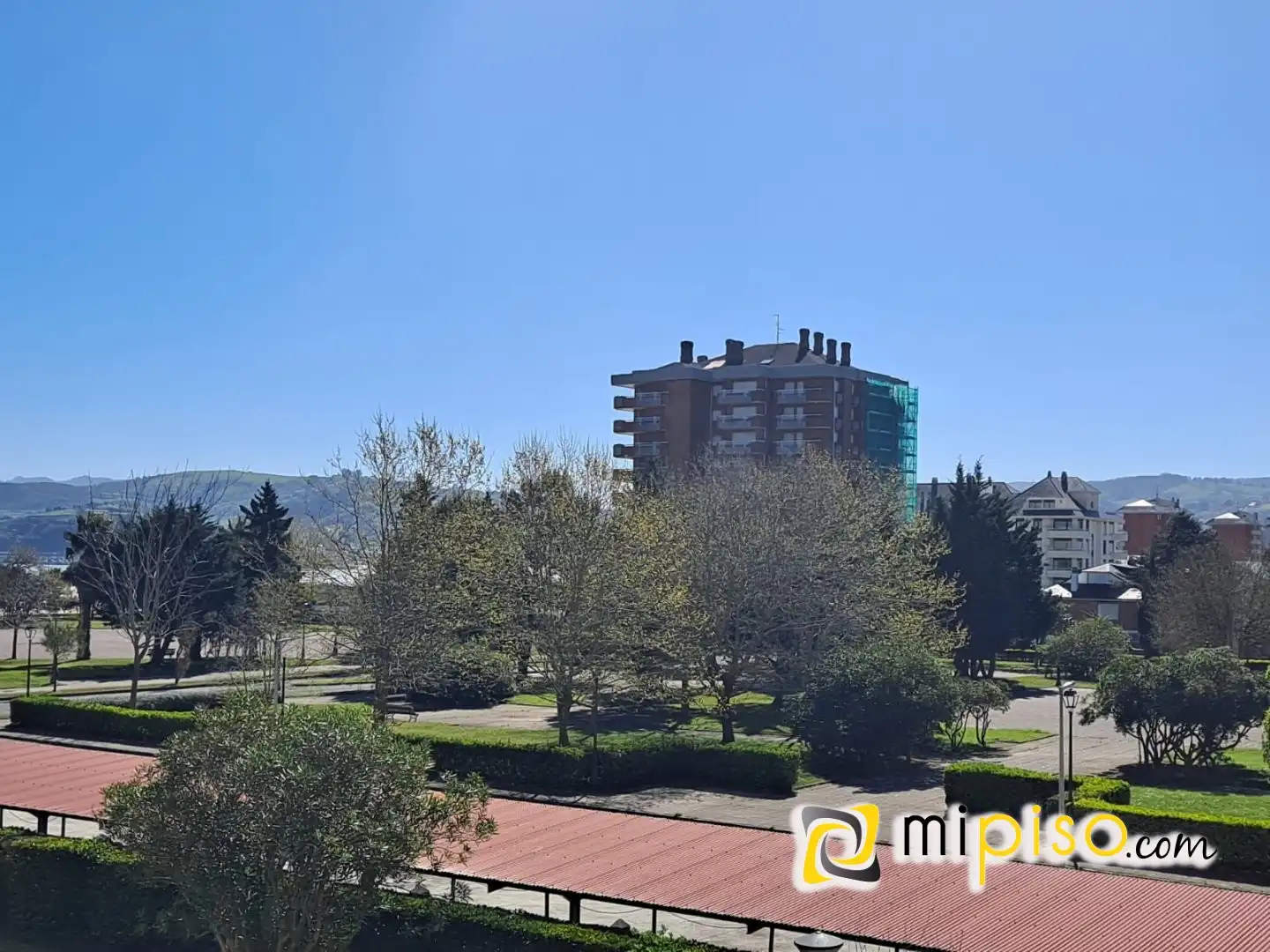 Vista exterior de Pis de lloguer en Laredo amb Moblat