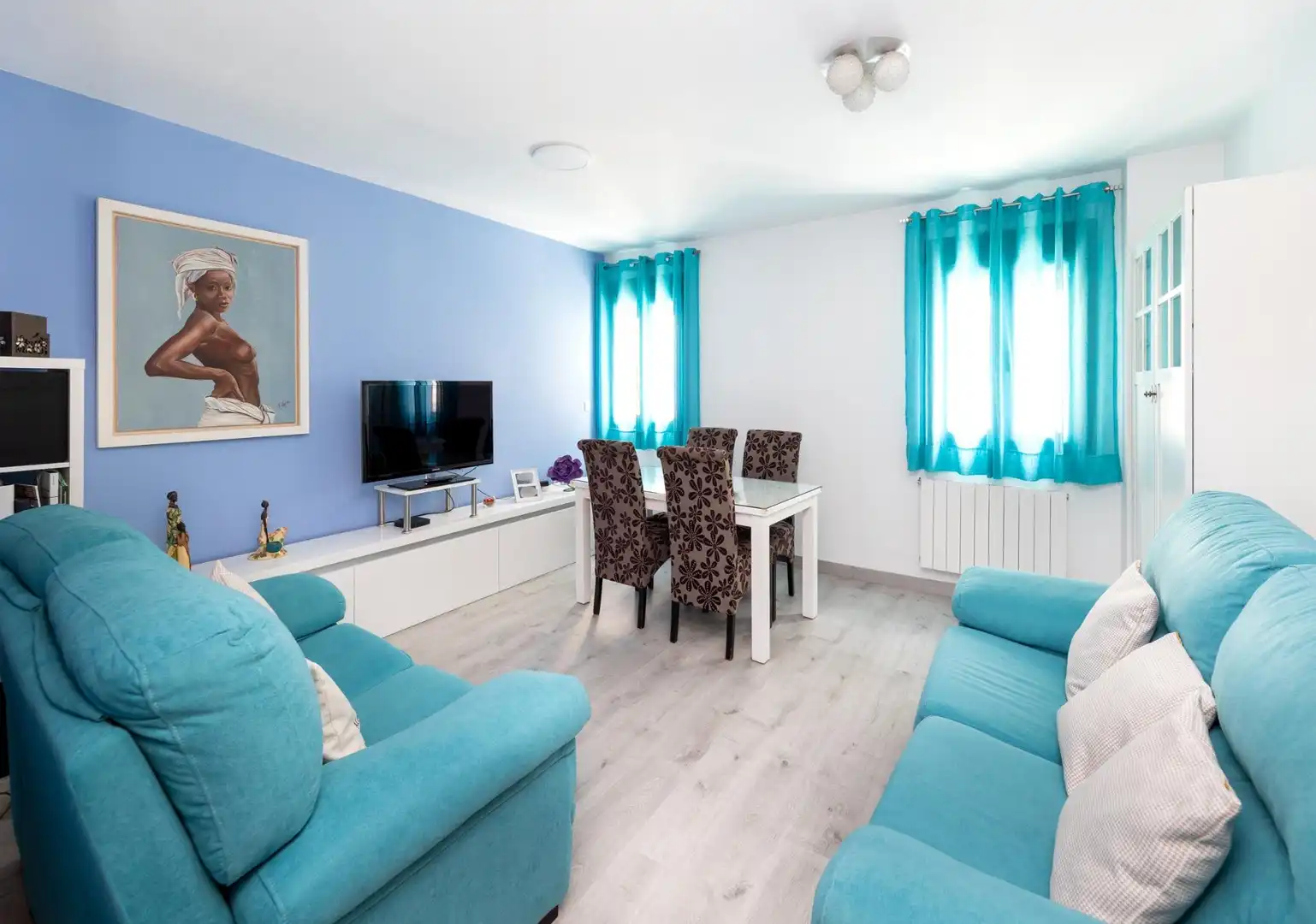 Living room of Flat for sale in Granada  with Air Conditioner, Heating and Storage room