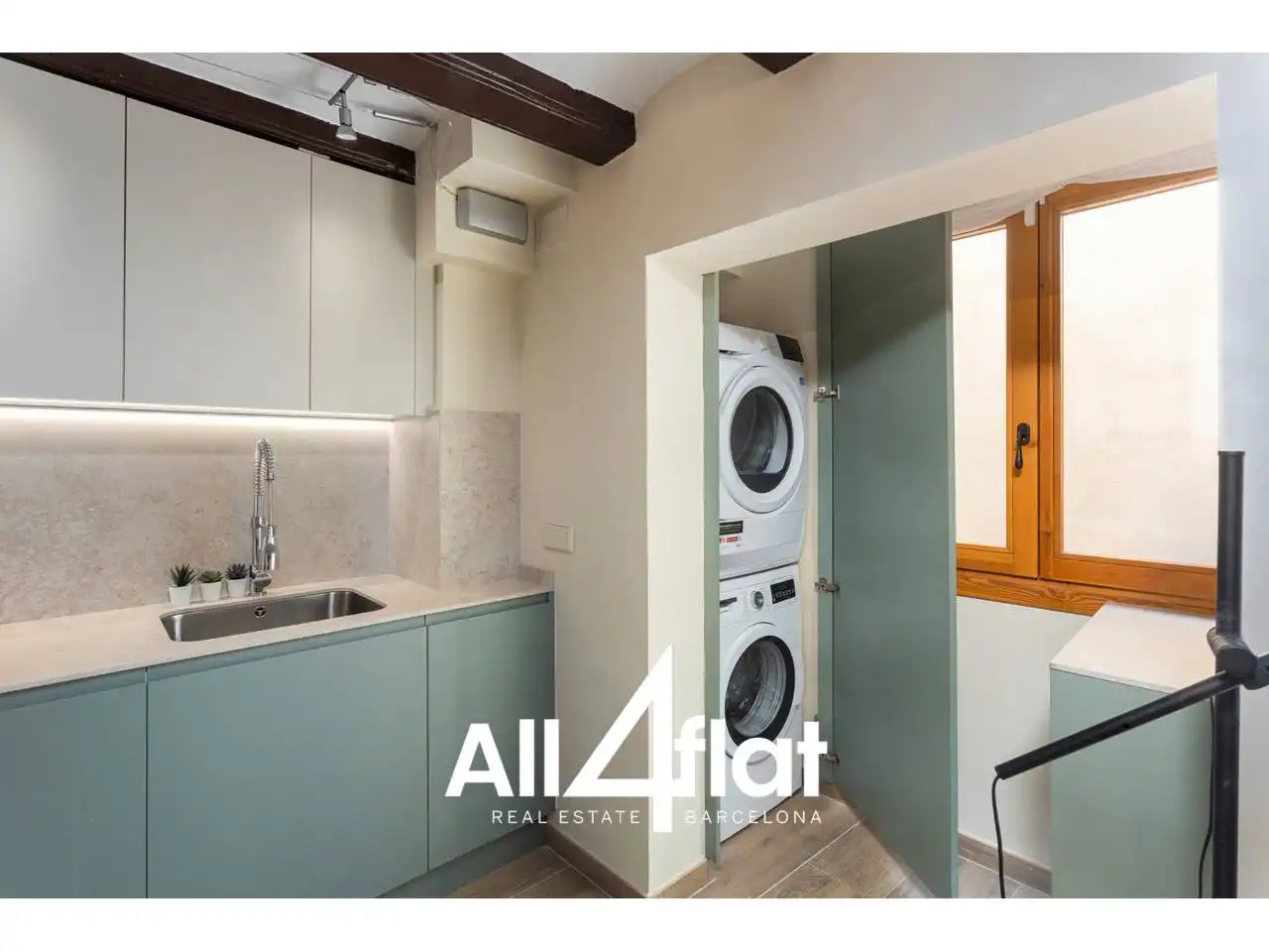 Küche von Wohnung zum Verkauf in Barcelona mit Klimaanlage, Parkett und Möbliert