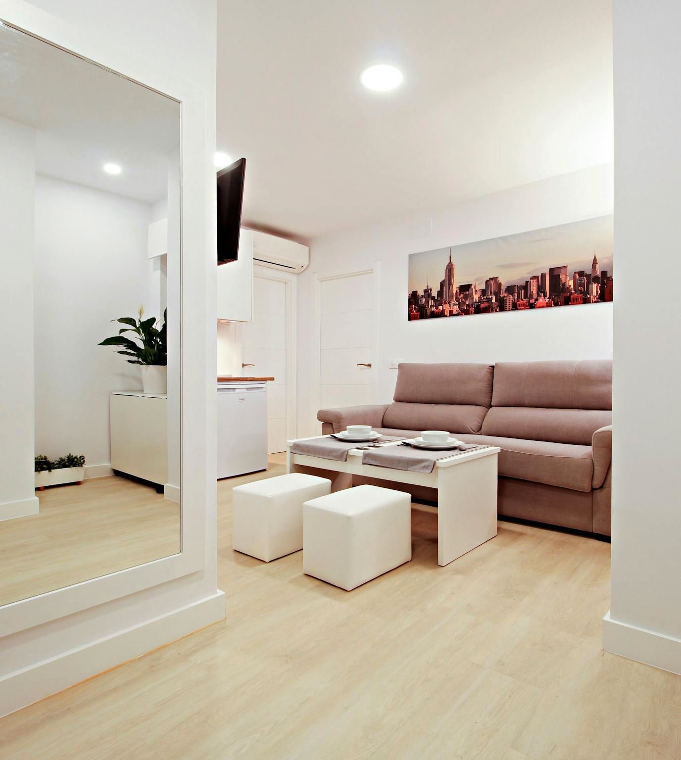Living room of Flat to rent in  Madrid Capital  with Air Conditioner, Heating and Furnished