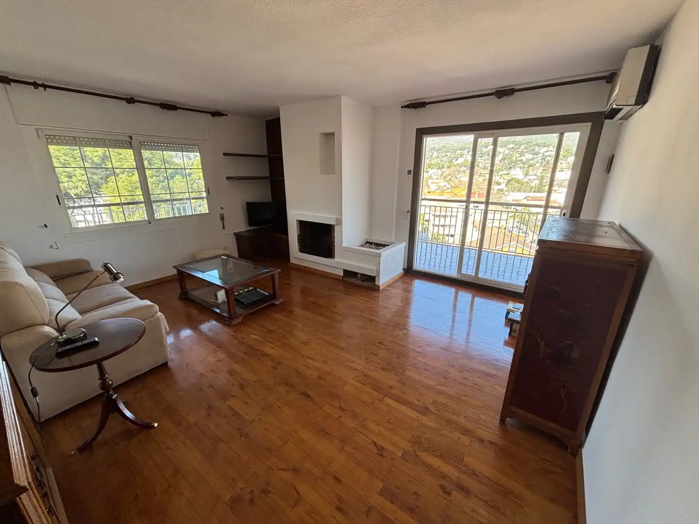 Living room of Flat for sale in Castelldefels  with Air Conditioner, Heating and Parquet flooring