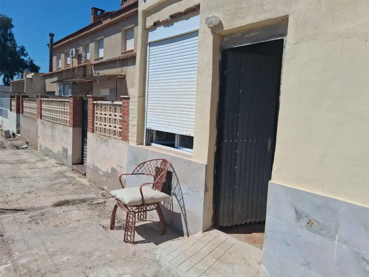 Vista exterior de Casa o xalet en venda en Algueña amb Aire condicionat i Balcó