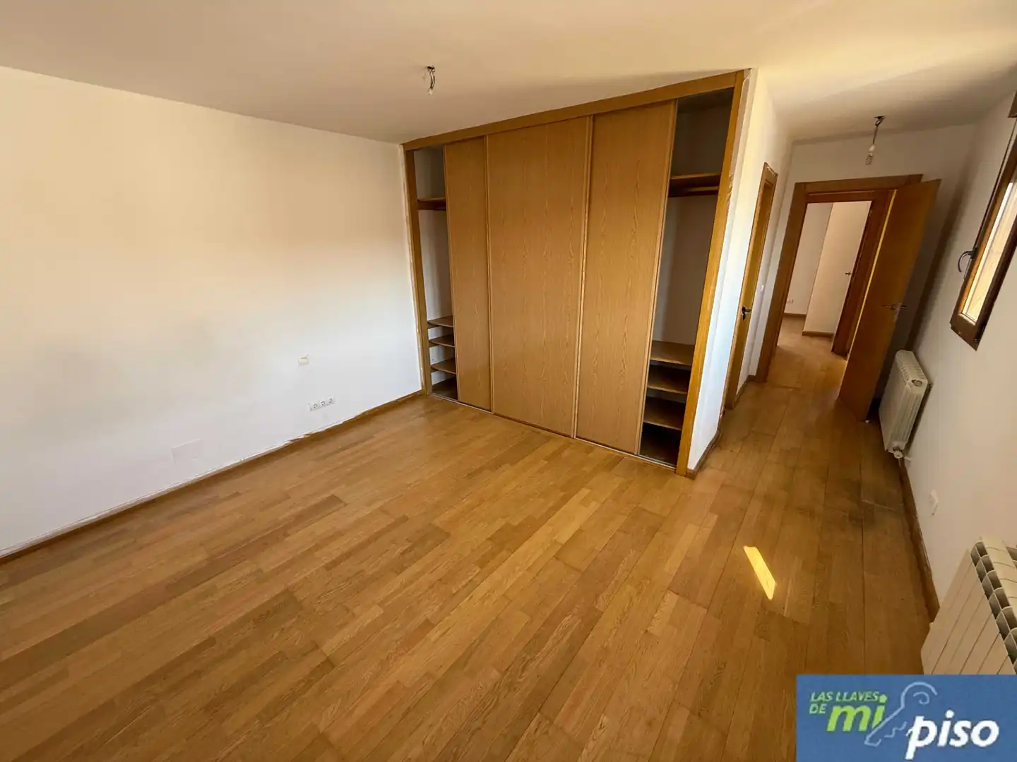 Dormitori de Casa adosada en venda en Corcos amb Calefacció, Jardí privat i Parquet