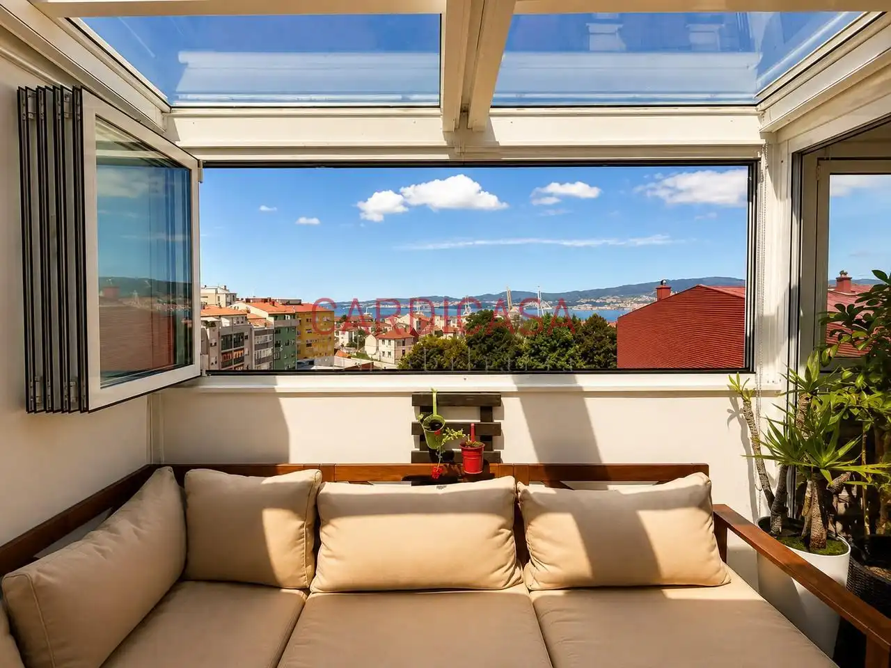 Terrassa de Àtic en venda en Vigo  amb Calefacció, Parquet i Terrassa