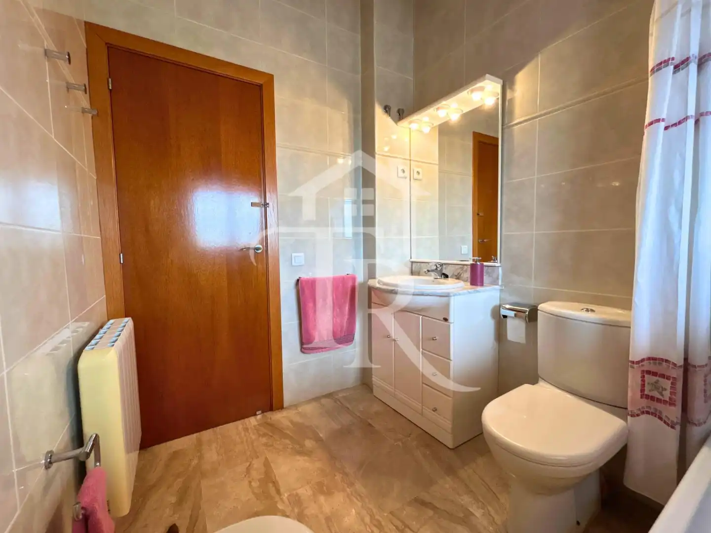 Badezimmer von Dachboden zum Verkauf in Rubí mit Klimaanlage, Heizung und Terrasse
