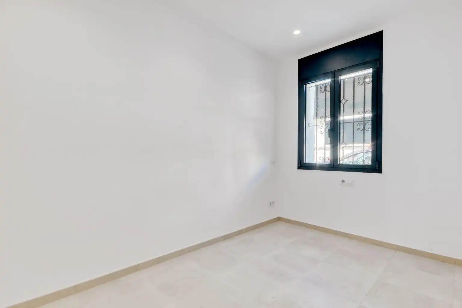 Bedroom of Ground floor for sale in Figueres  with Private garden, Terrace and Storage room