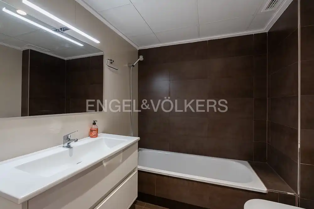 Bany de Apartament de lloguer en Museros amb Aire condicionat, Calefacció i Parquet