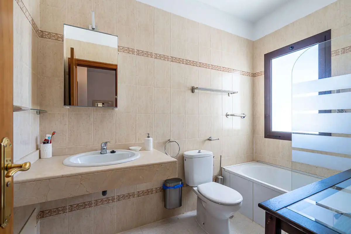 Baño de Dúplex en venta en Teguise con Piscina comunitaria