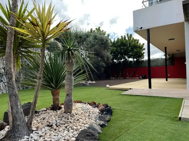 Jardín de Piso en venta en El Rosario con Jardín privado, Terraza y Horno