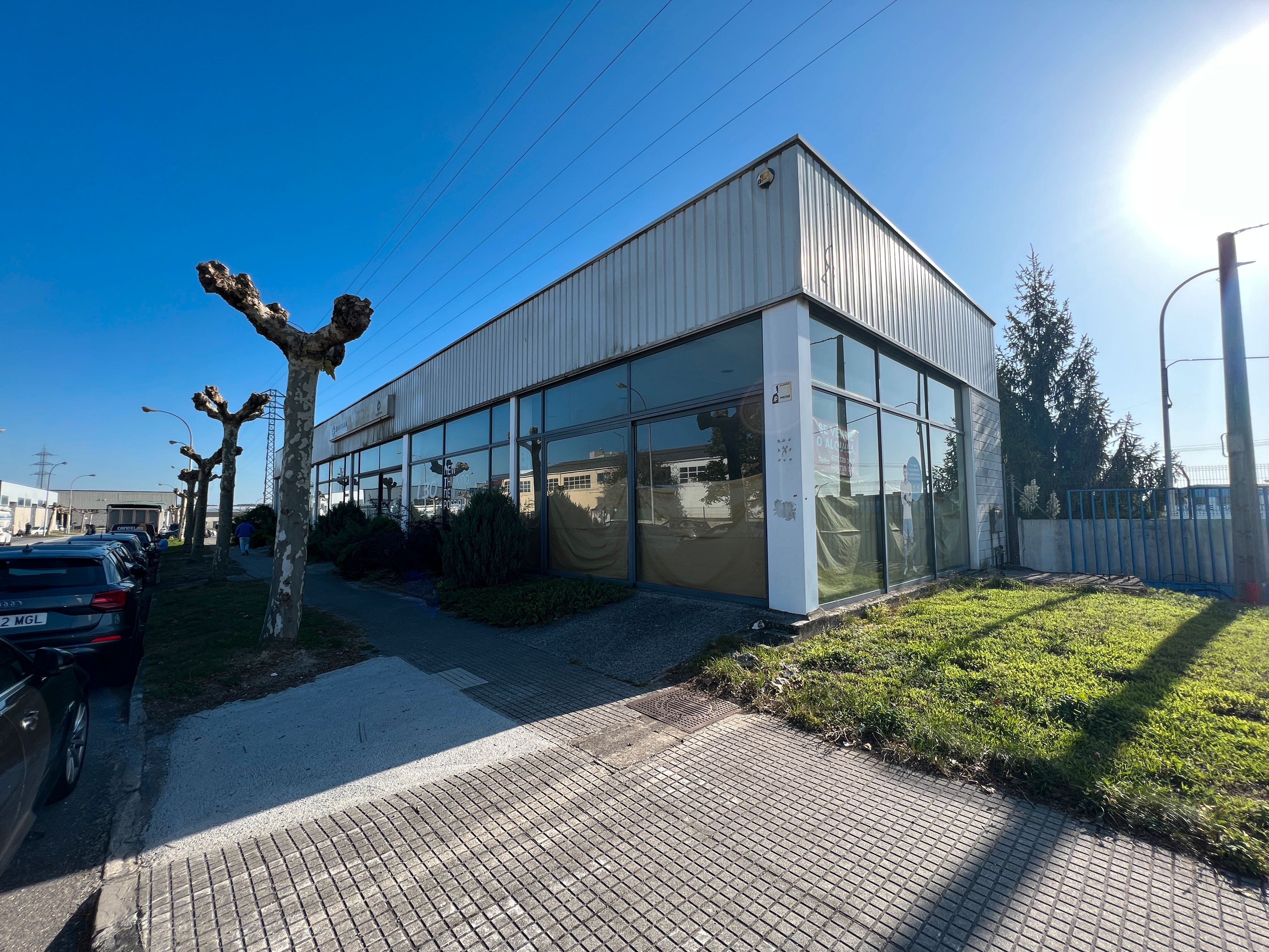 Vista exterior de Nau industrial en venda en Lugo Capital