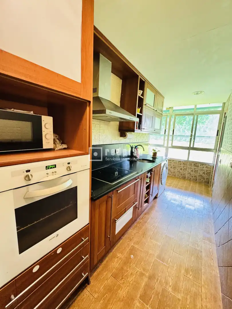 Kitchen of Flat for sale in Fuenlabrada  with Heating, Private garden and Parquet flooring