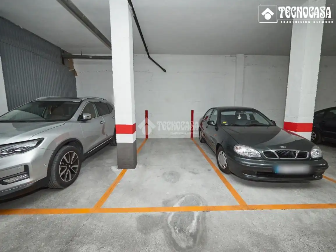 Parkplatz von Garage zum Verkauf in Granada