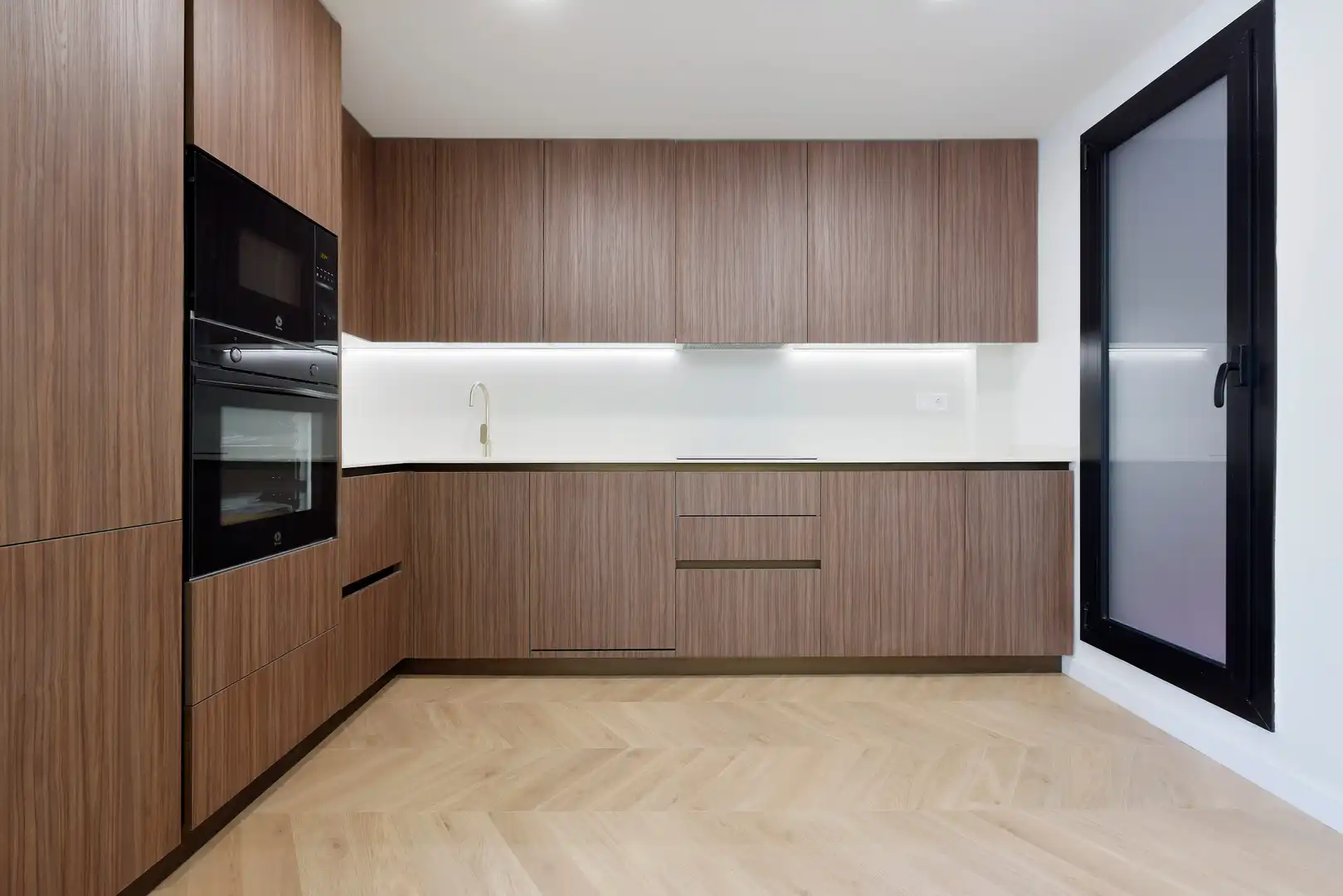 Kitchen of Flat for sale in L'Hospitalet de Llobregat  with Heating, Terrace and Balcony