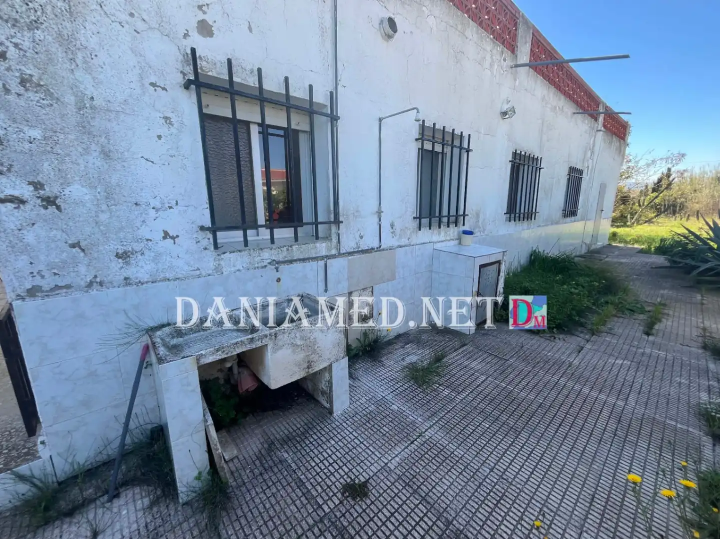 Vista exterior de Finca rústica en venda en Oliva amb Jardí privat, Terrassa i Traster