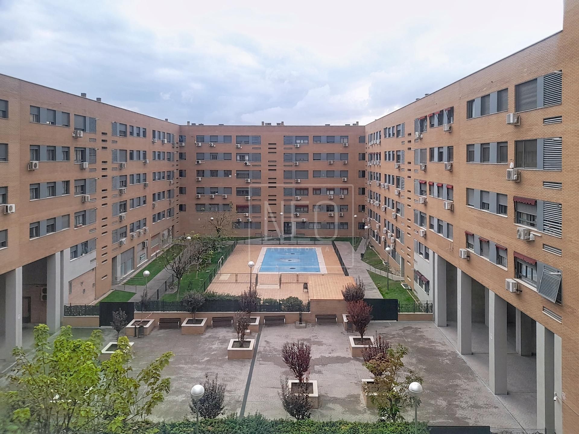 Vista exterior de Piso en venta en Torrejón de Ardoz con Aire acondicionado, Calefacción y Jardín privado