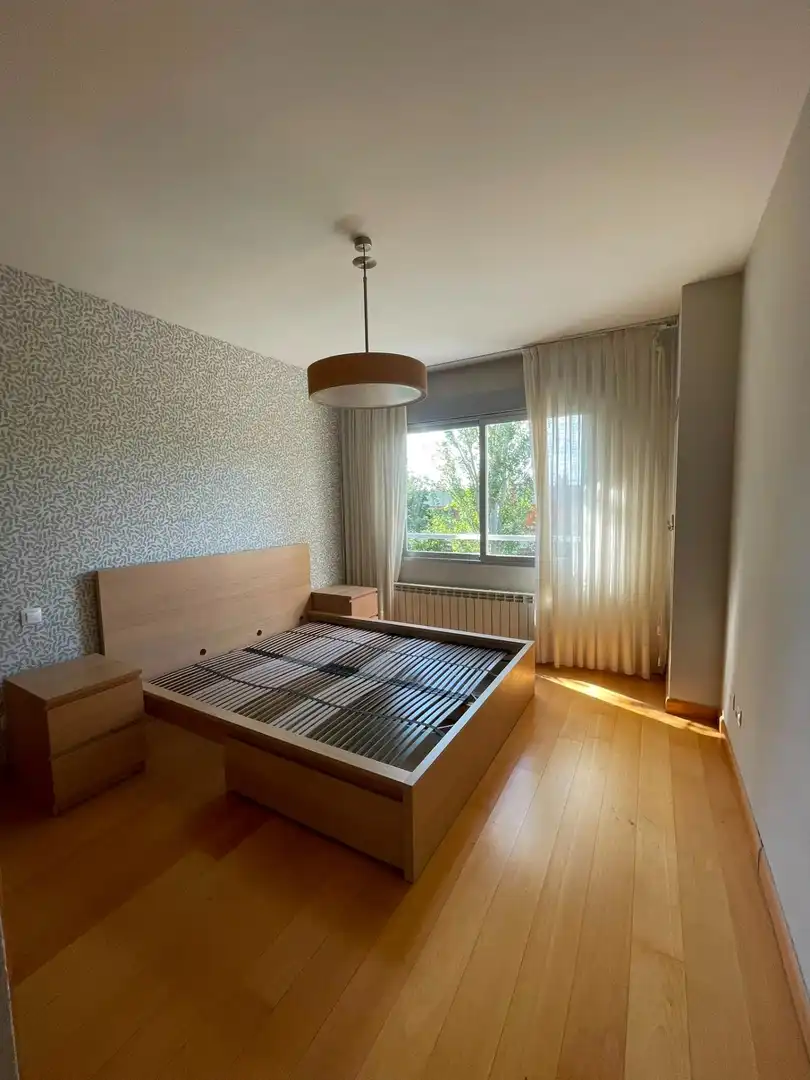 Bedroom of Flat for rent in Pozuelo de Alarcón  with Air Conditioner, Heating and Private garden
