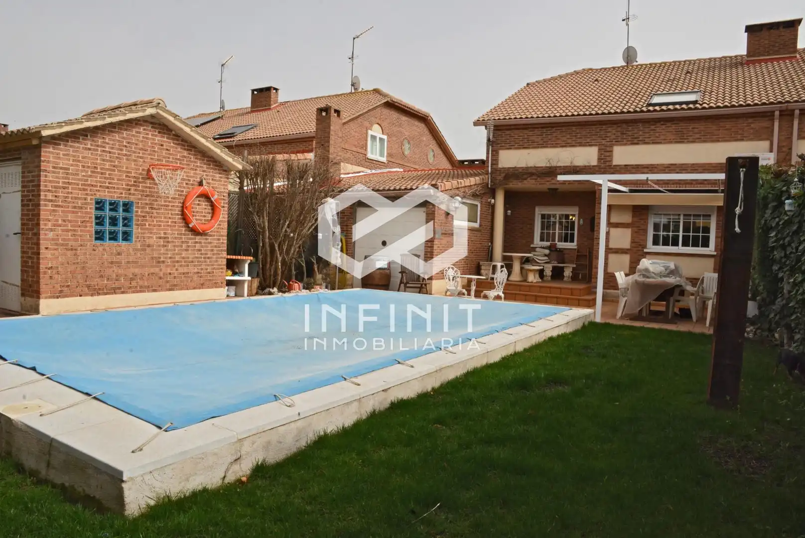 Casa adosada en venta en Villanueva de la Torre