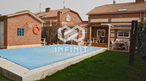 Foto 3 de Casa adosada en venda a Villanueva de la Torre, Guadalajara