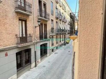 Pis amb balcó en venda a Centro