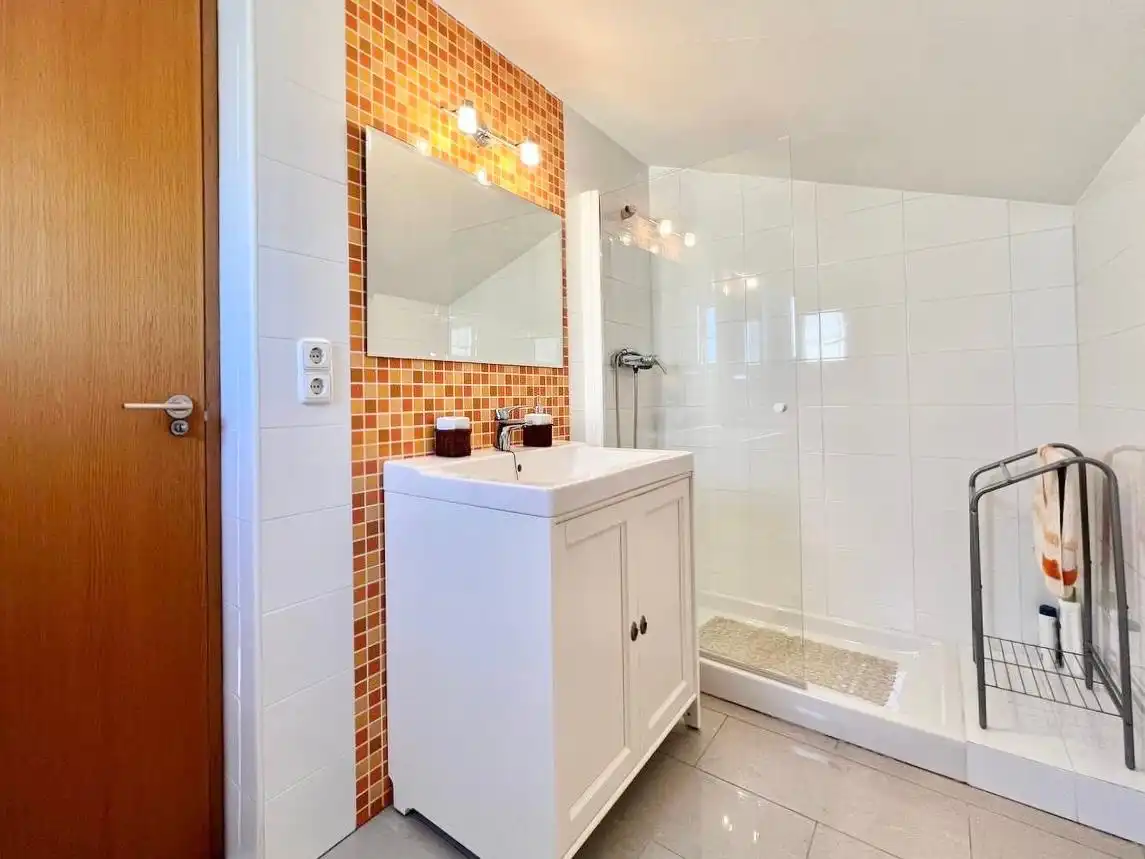 Baño de Casa adosada de alquiler en Pilar de la Horadada con Aire acondicionado, Calefacción y Jardín privado