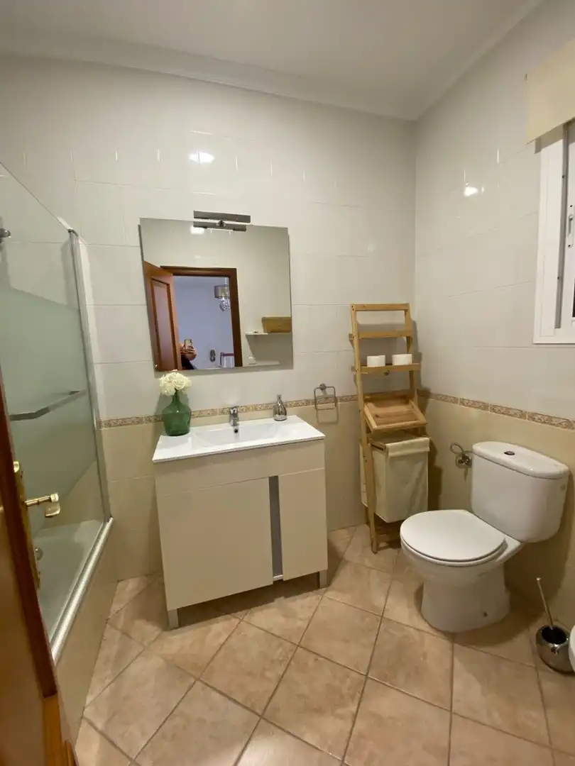 Badezimmer von Haus oder Chalet zur Miete in Moguer mit Klimaanlage, Terrasse und Möbliert