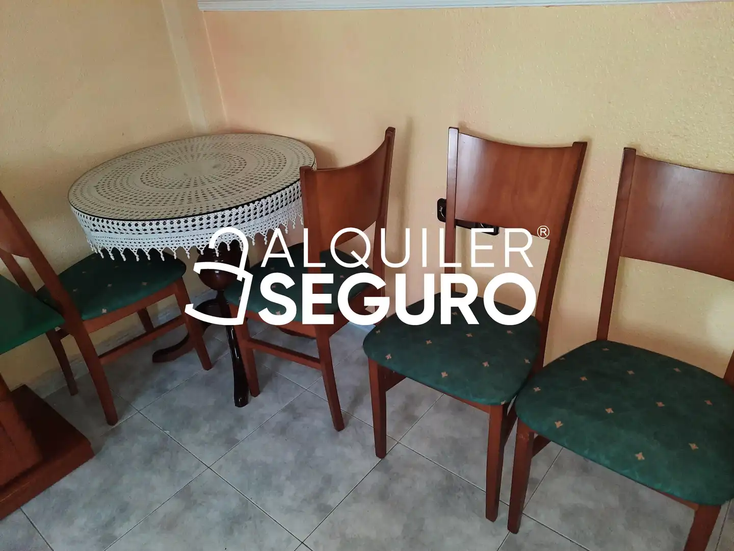 Piso de alquiler en Zaragoza con Calefacción, Terraza y Amueblado