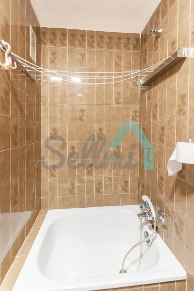 Badezimmer von Wohnung zur Miete in Oviedo  mit Heizung, Parkett und Möbliert