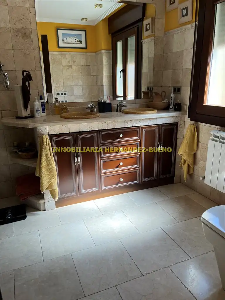 Baño de Casa o chalet en venta en Carbajosa de la Sagrada con Aire acondicionado, Calefacción y Jardín privado