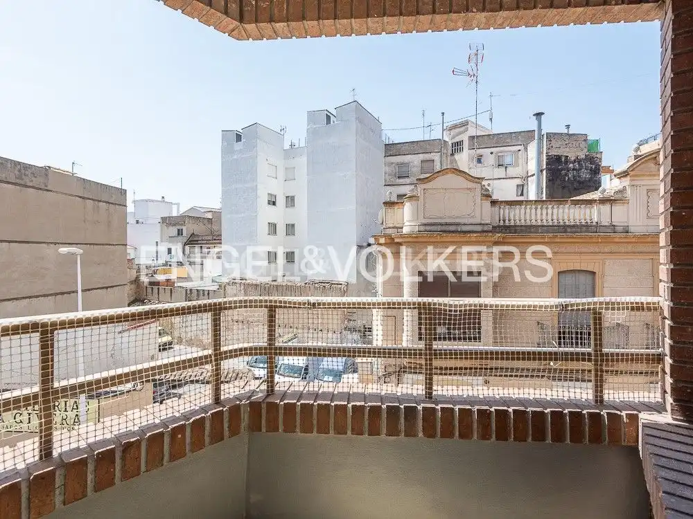 Vista exterior de Pis de lloguer en Llíria amb Calefacció, Moblat i Balcó