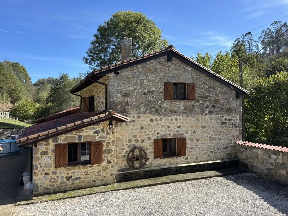 Vista exterior de Casa o chalet en venta en Cabrales, Asturias