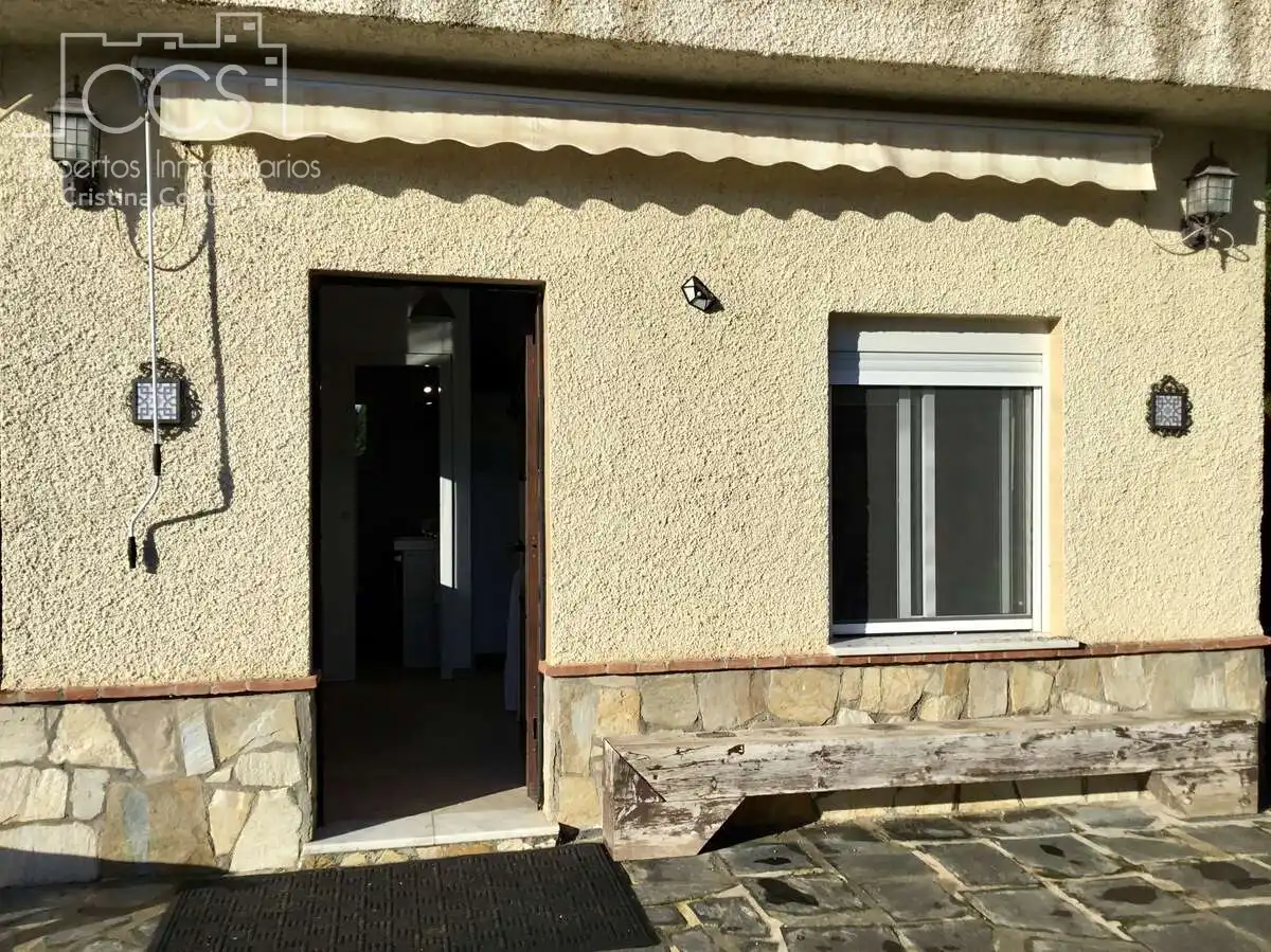 Vista exterior de Casa o xalet en venda en Sevilla amb Aire condicionat, Traster i Piscina