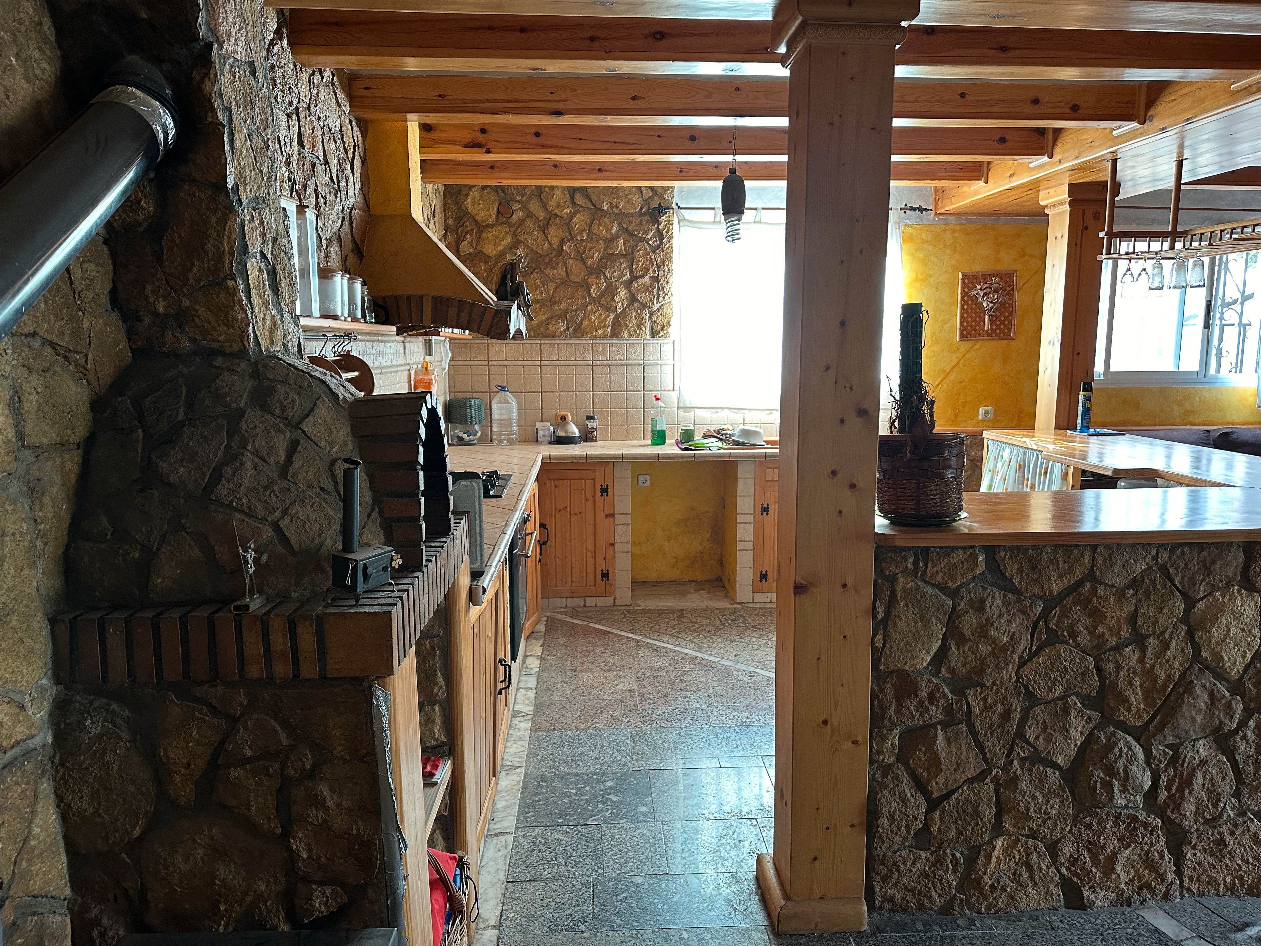 Cuina de Casa o xalet en venda en La Pobla de Montornès   amb Calefacció, Jardí privat i Terrassa