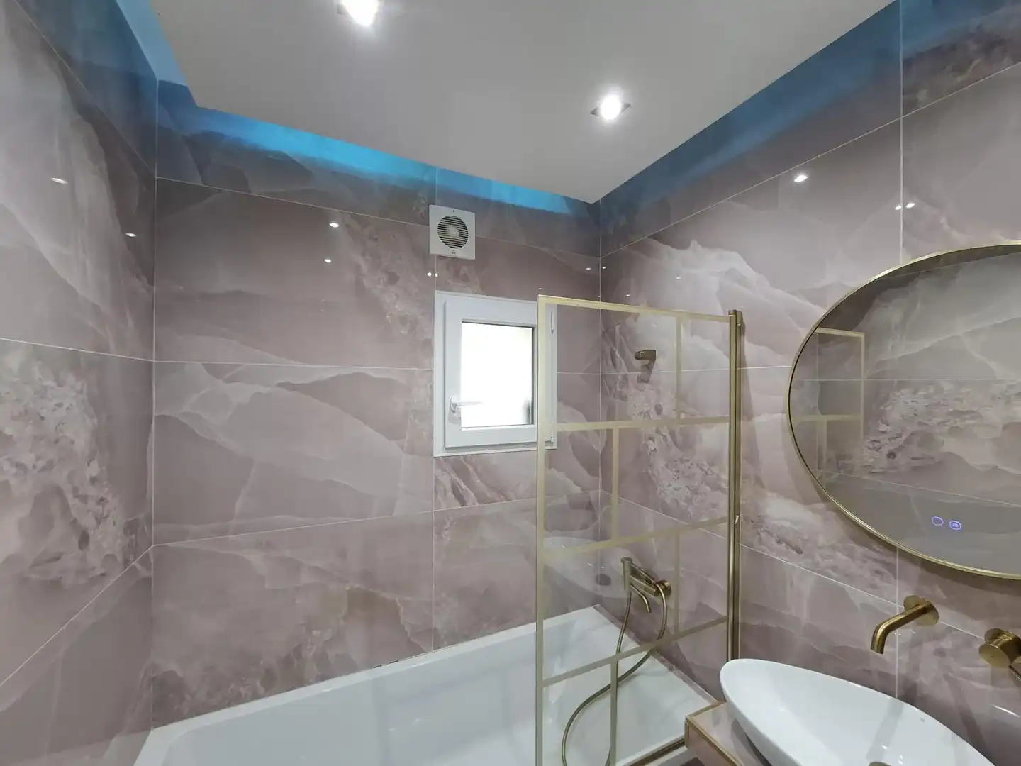 Baño de Piso en venta en Marbella con Aire acondicionado y Piscina comunitaria