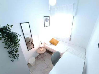 Bedroom of Flat to share in  Sevilla Capital  with Air Conditioner, Furnished and Washing machine