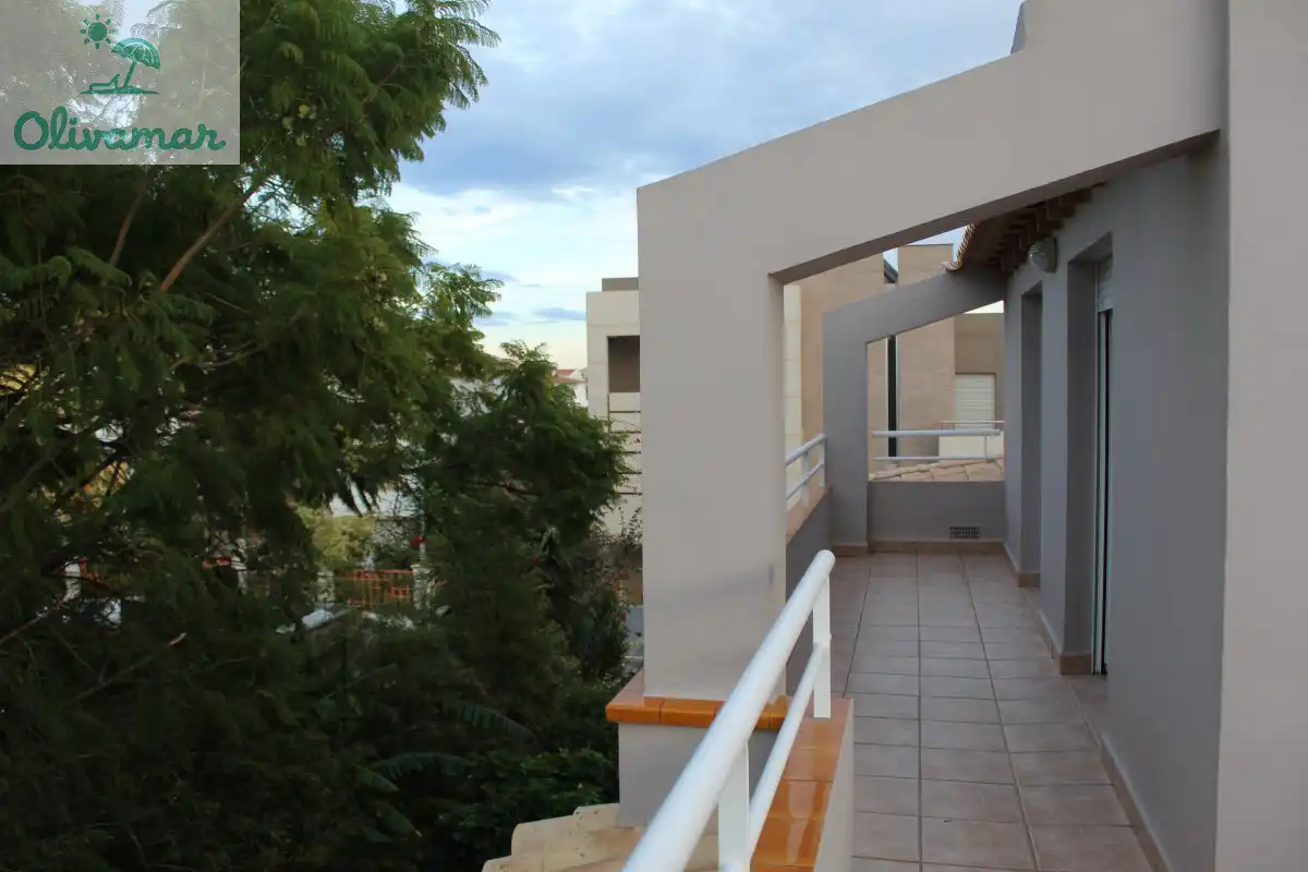 Terrassa de Casa o xalet en venda en Oliva amb Moblat