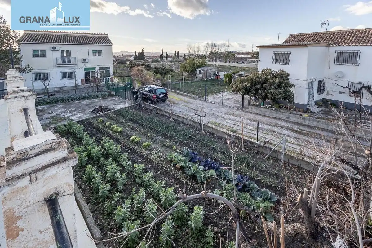 House with garden for sale in Barrio de la Vega
