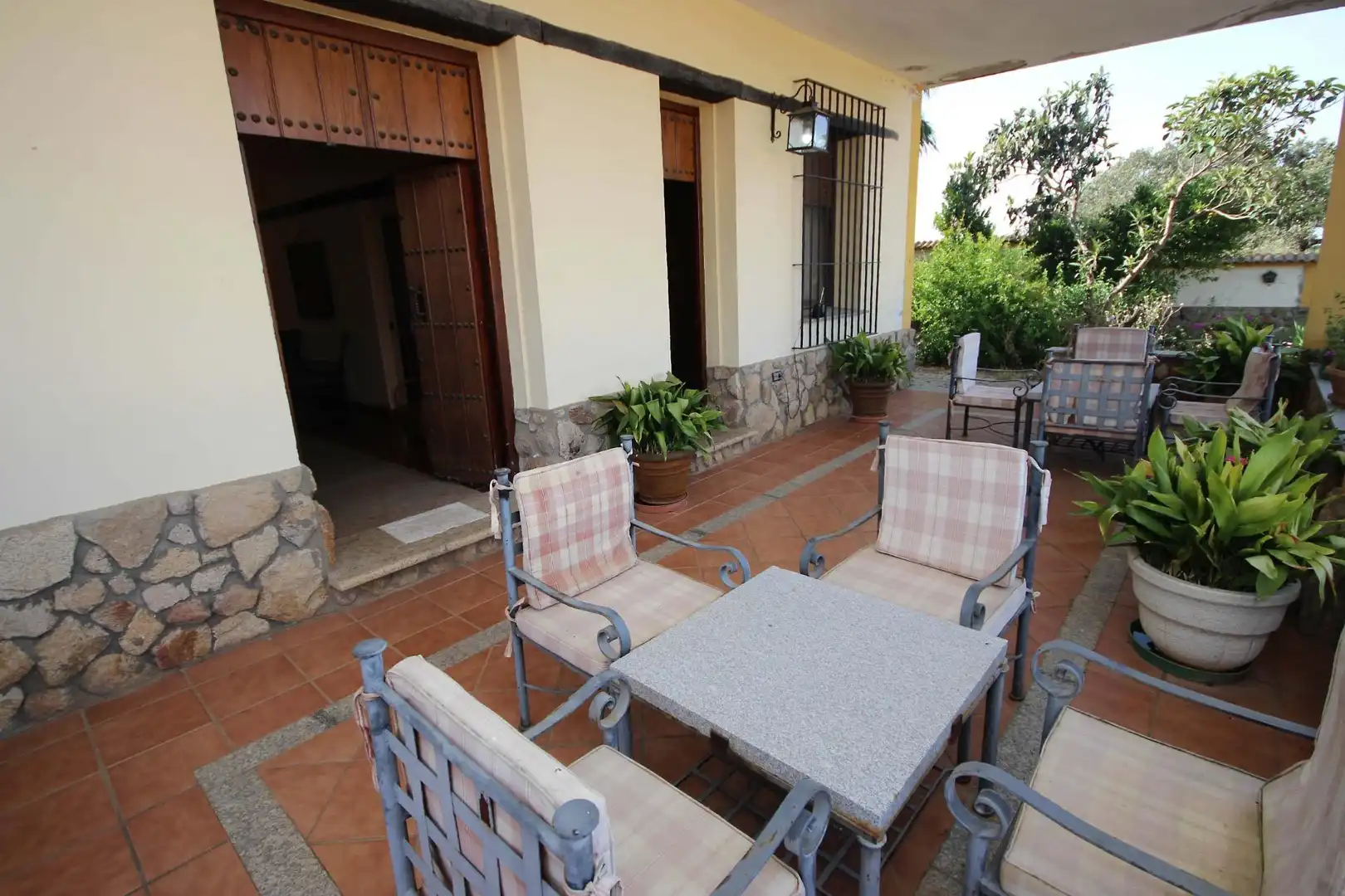 Terraza de Finca rústica en venta en Alcuéscar con Aire acondicionado