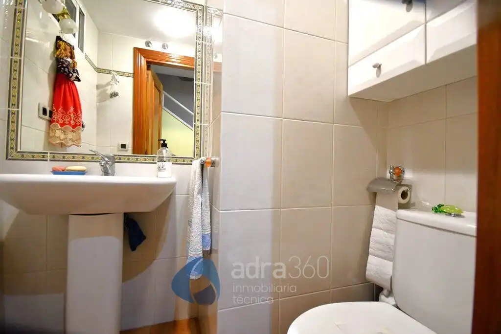 Baño de Casa adosada en venta en Lardero con Calefacción, Terraza y Trastero