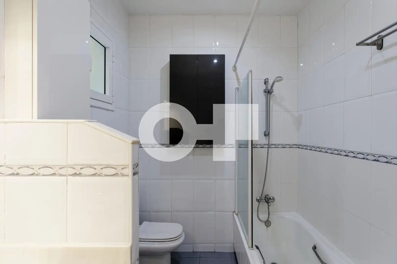 Badezimmer von Wohnungen zum Verkauf in Barcelona mit Heizung, Parkett und Alarm