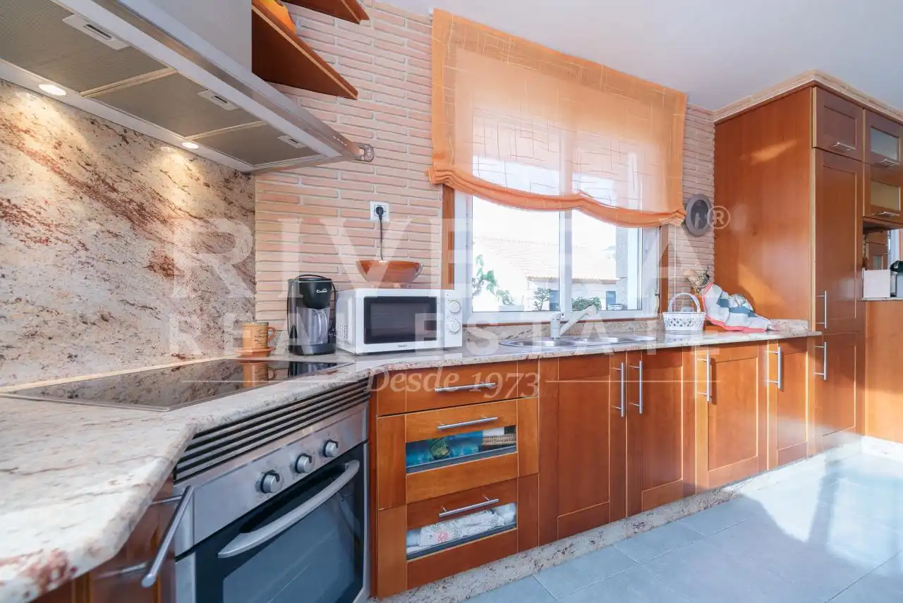 Cocina de Casa o chalet en venta en Vigo  con Calefacción, Jardín privado y Parquet