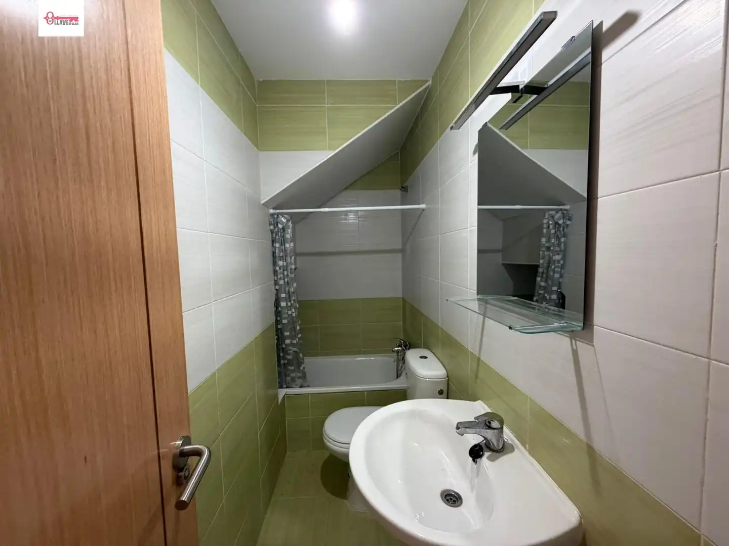 Badezimmer von Maisonette zur Miete in Cogollos mit Heizung, Privatgarten und Möbliert