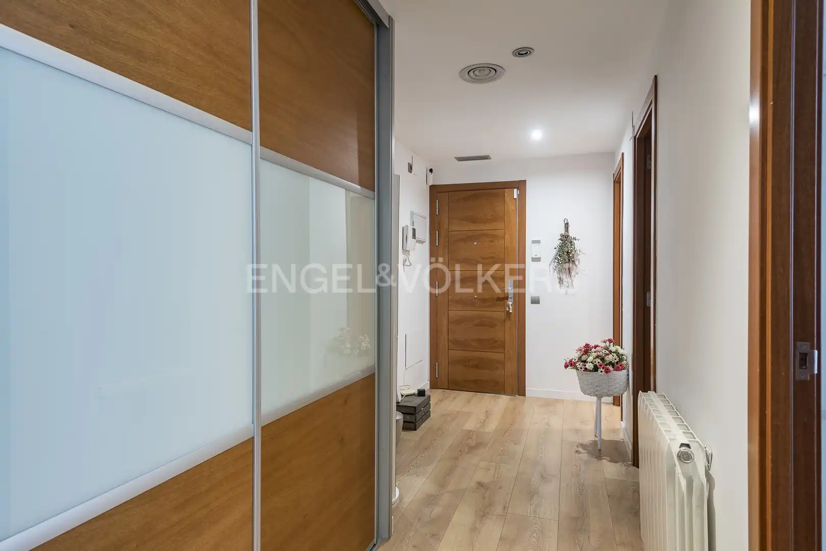 Wohnung zum Verkauf in Barcelona mit Klimaanlage, Heizung und Privatgarten